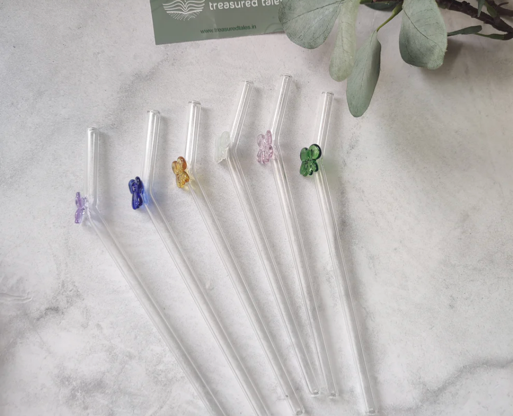 Set of 6 Reusable Clear Glass Straws with Bow Design – Aesthetic & Gift-Worthy